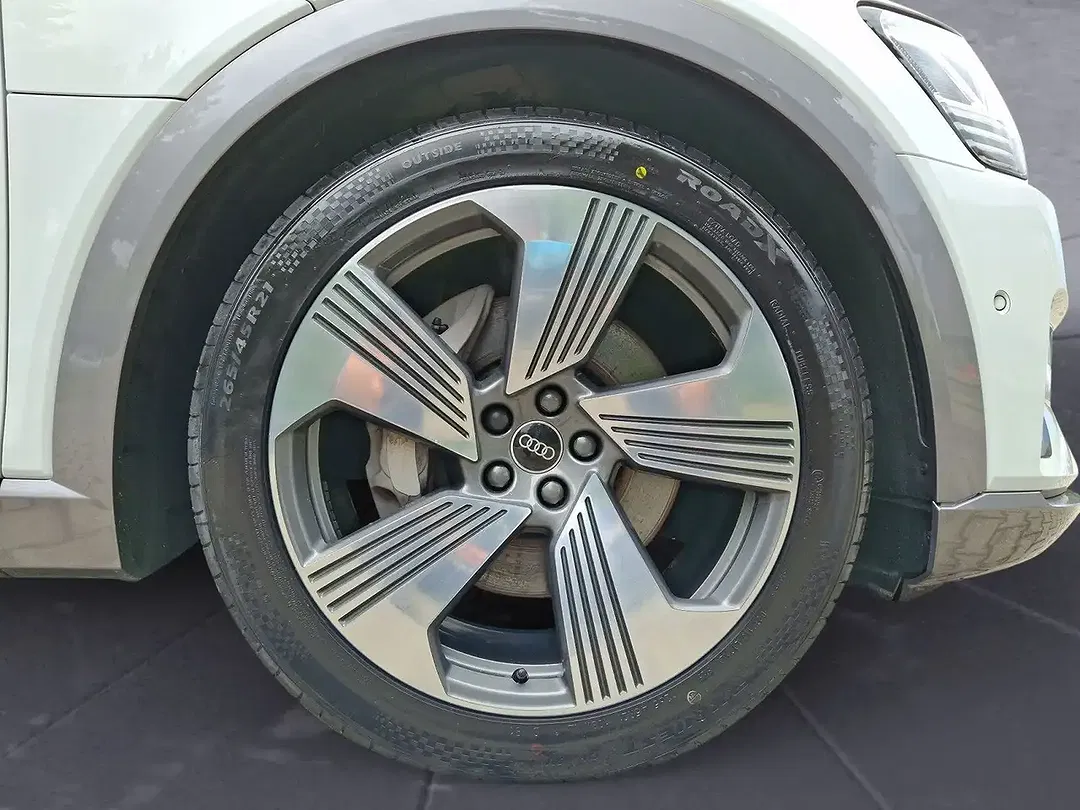 Audi e-tron - Thumbnail 7