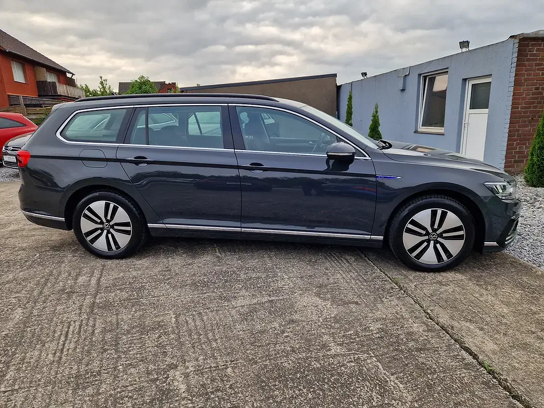 Volkswagen Passat Variant - Thumbnail 10