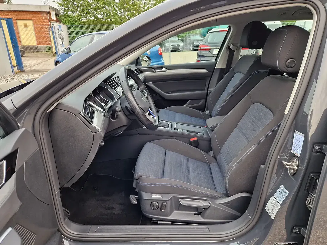 Volkswagen Passat Variant - Thumbnail 12