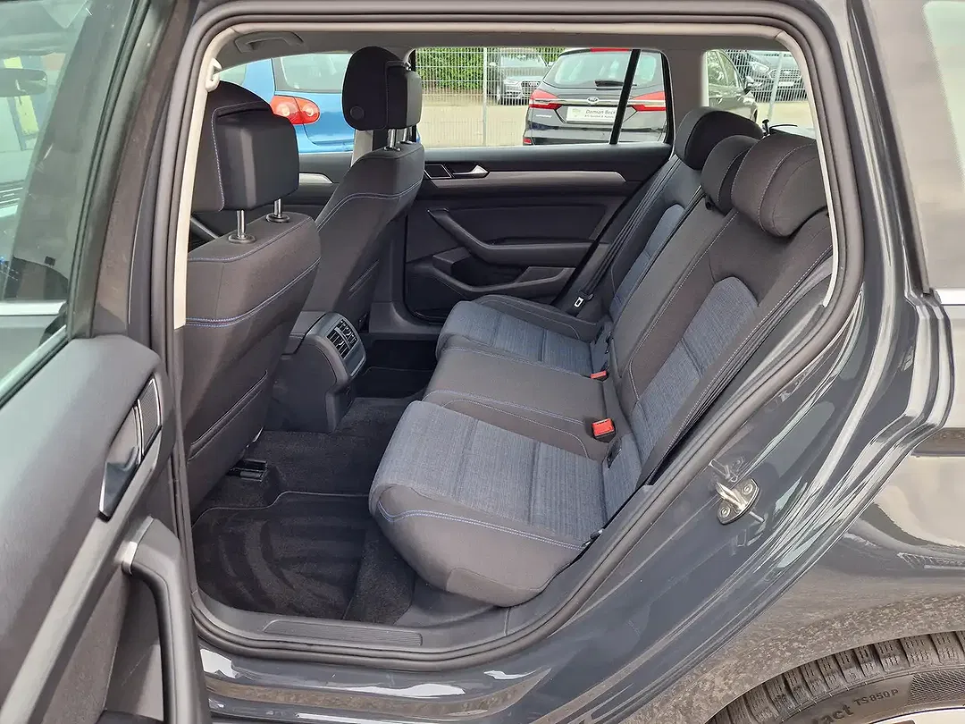 Volkswagen Passat Variant - Thumbnail 13