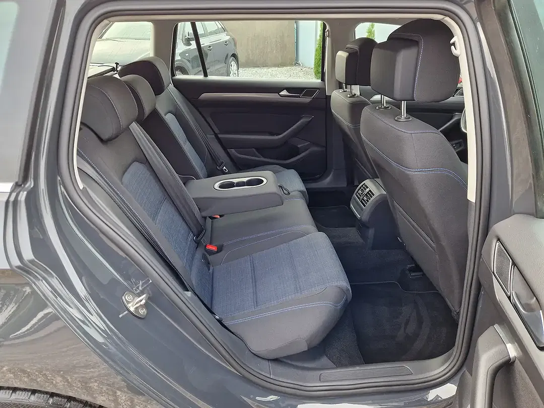 Volkswagen Passat Variant - Thumbnail 16