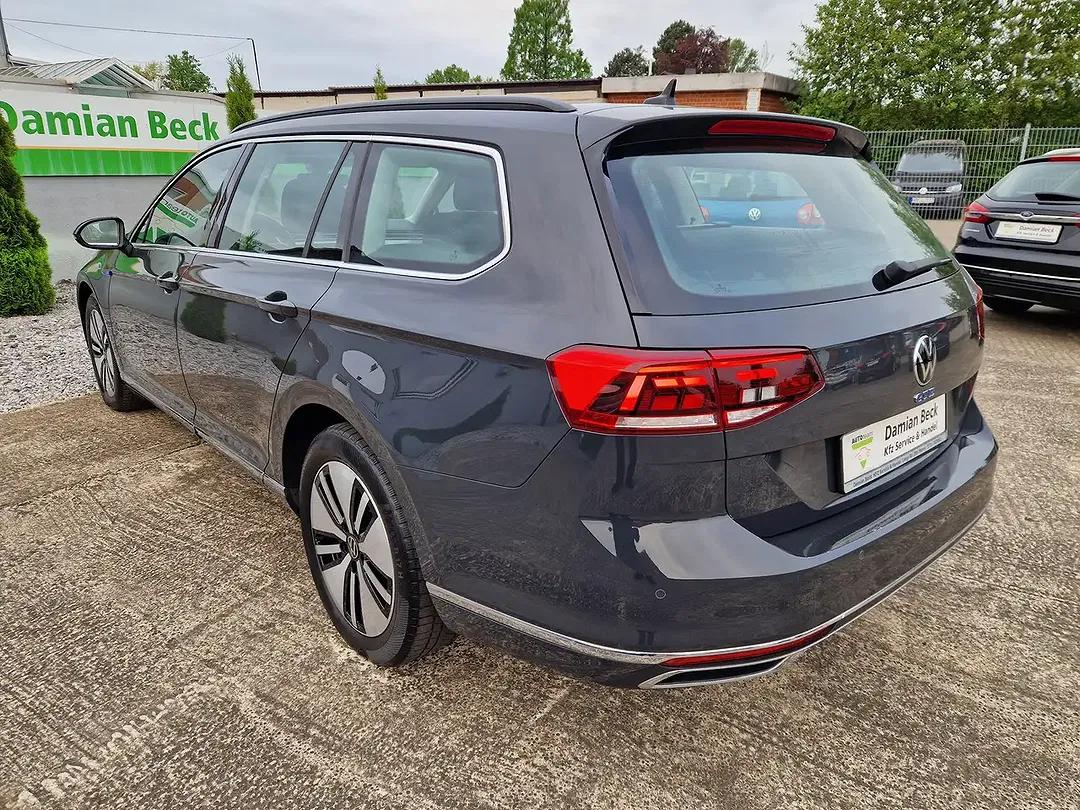 Volkswagen Passat Variant - Thumbnail 3