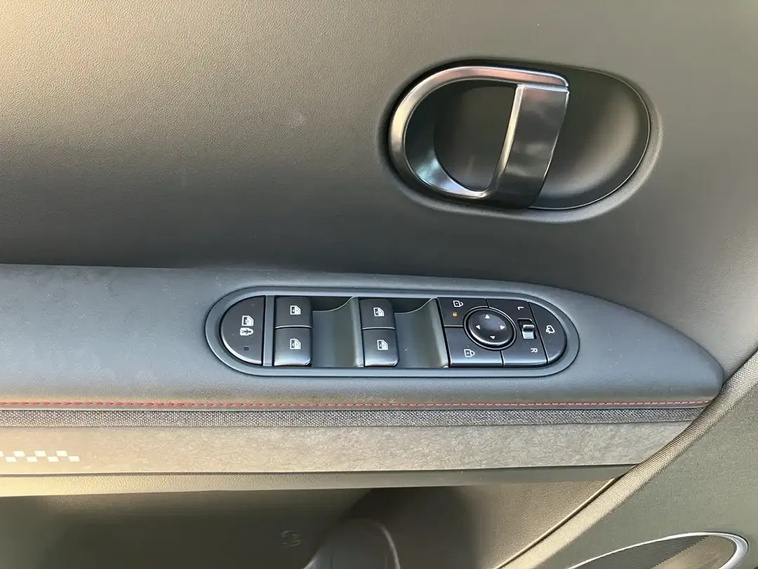 Hyundai IONIQ 5 - Thumbnail 10