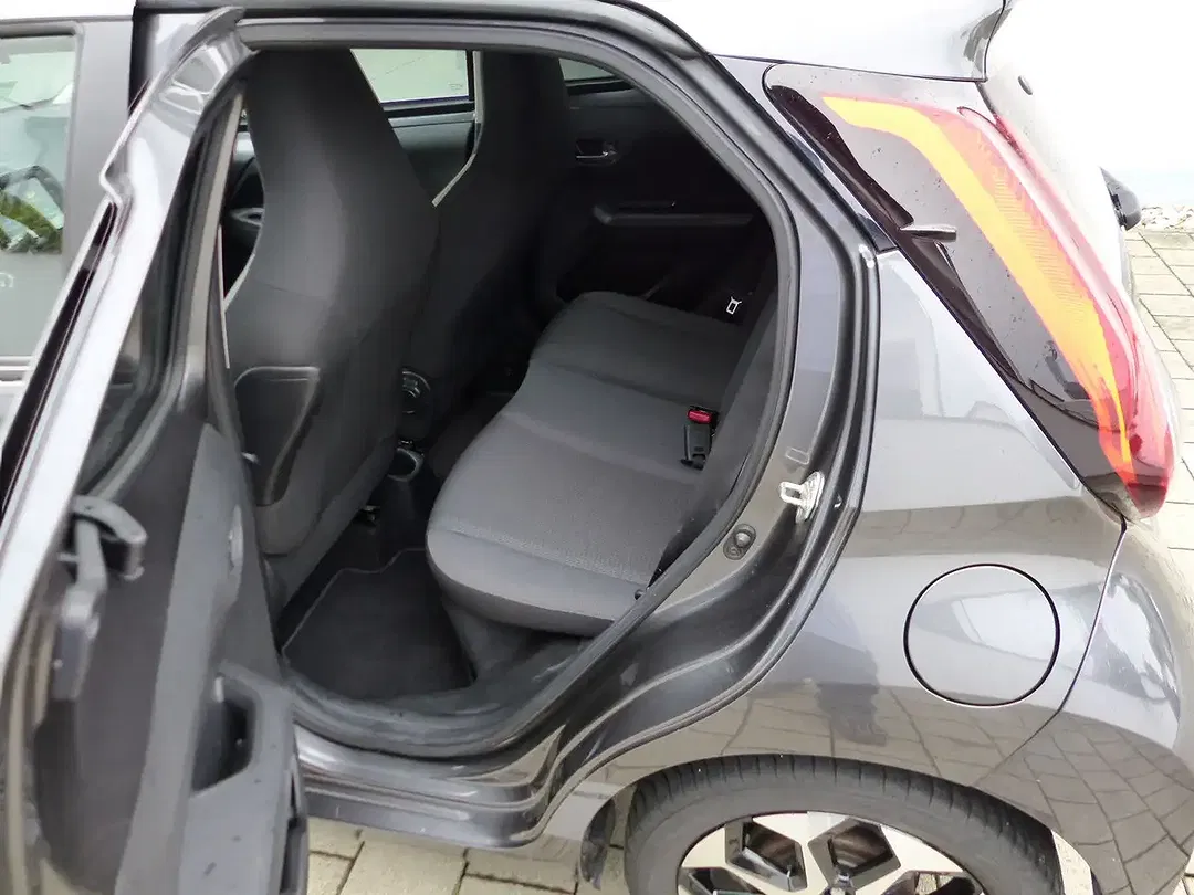 Toyota Aygo - Thumbnail 11