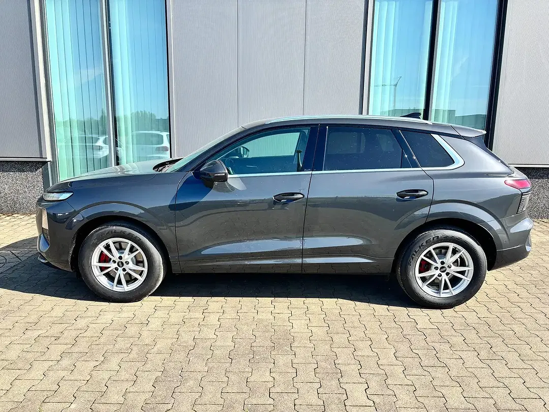 Audi Q3 - Thumbnail 1