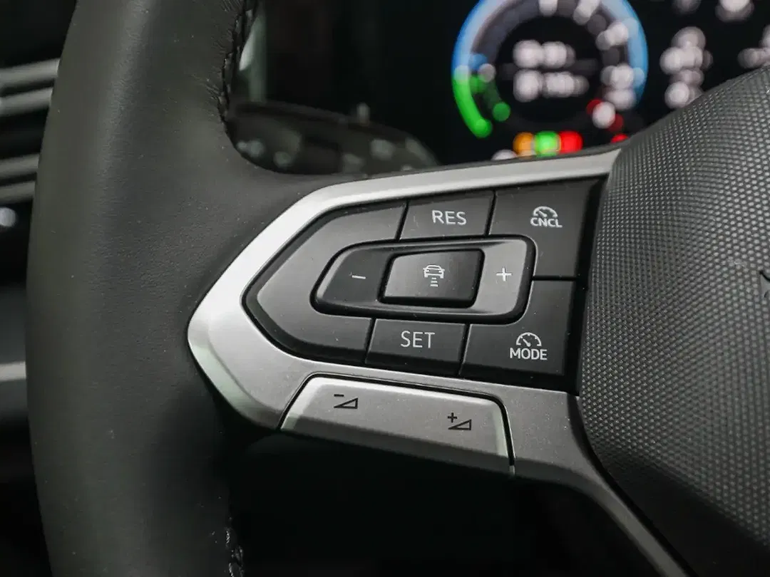 Volkswagen Tiguan - Thumbnail 8