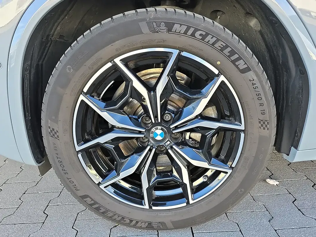 BMW X4 - Thumbnail 5