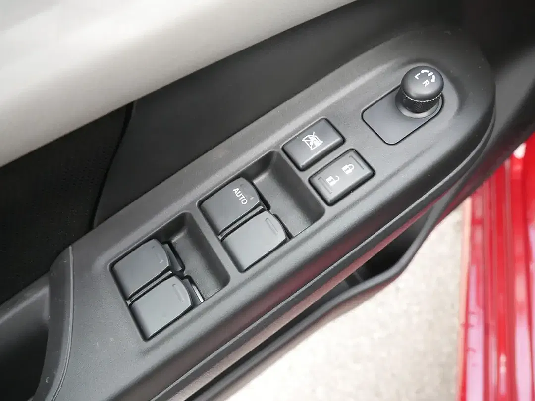 Suzuki Swift - Thumbnail 8