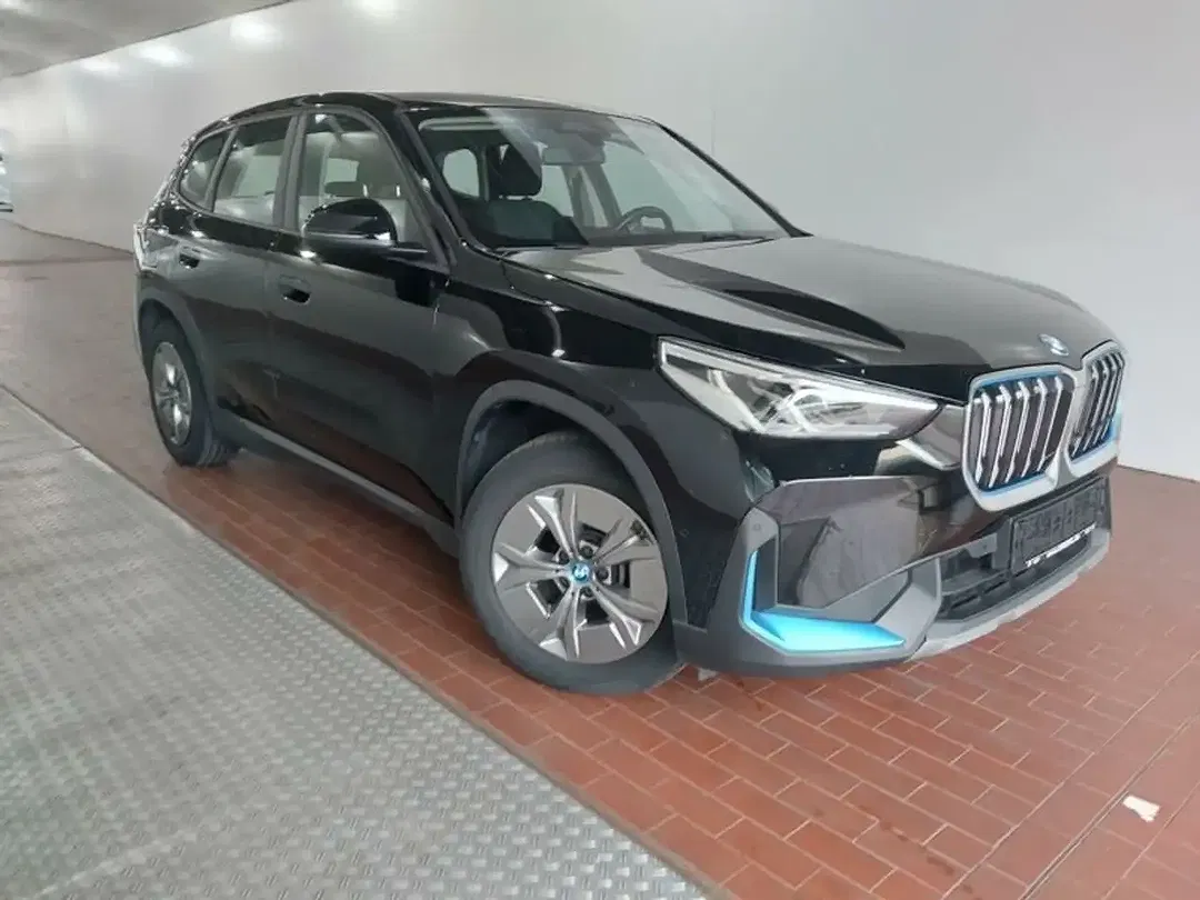 BMW iX1 - Thumbnail 7