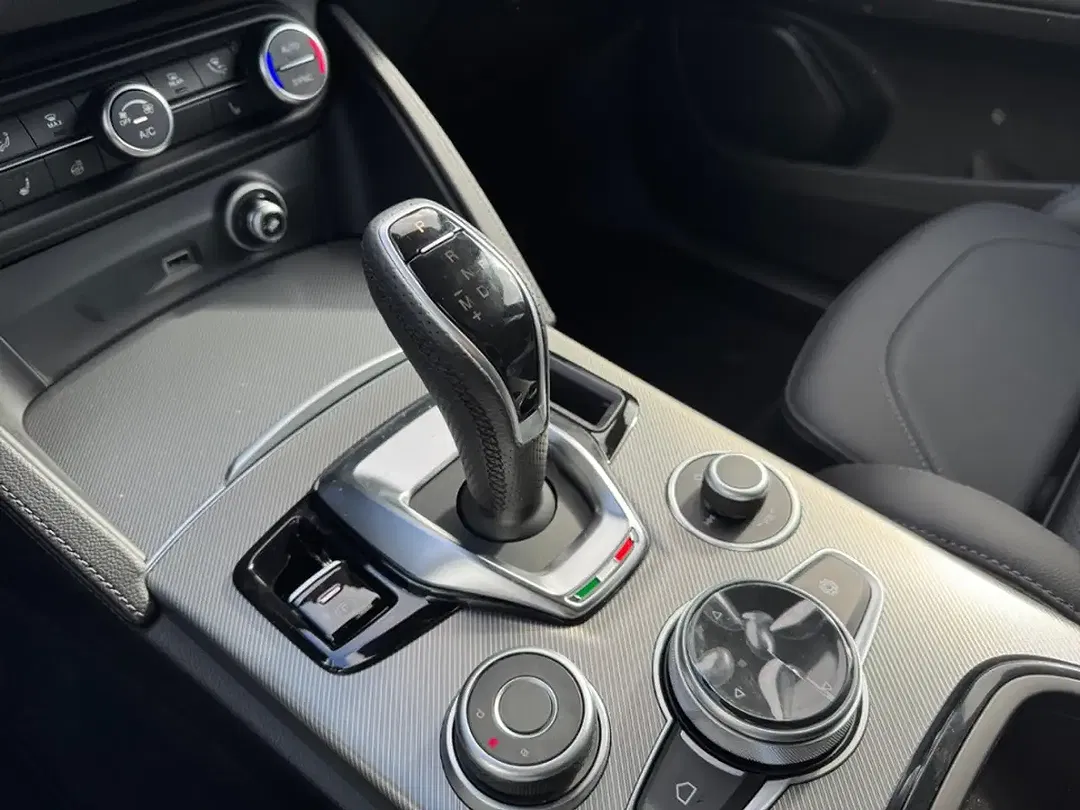 Alfa Romeo Stelvio - Thumbnail 10