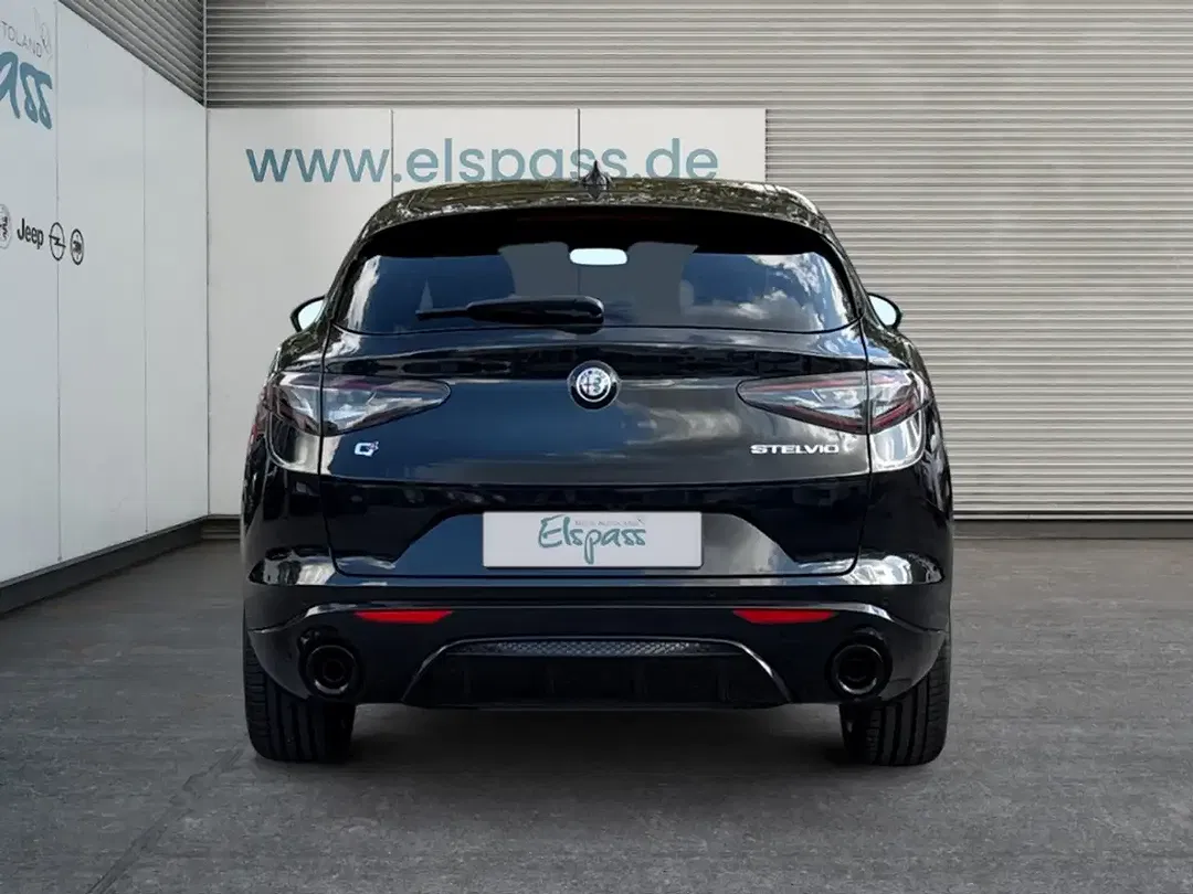 Alfa Romeo Stelvio - Thumbnail 3