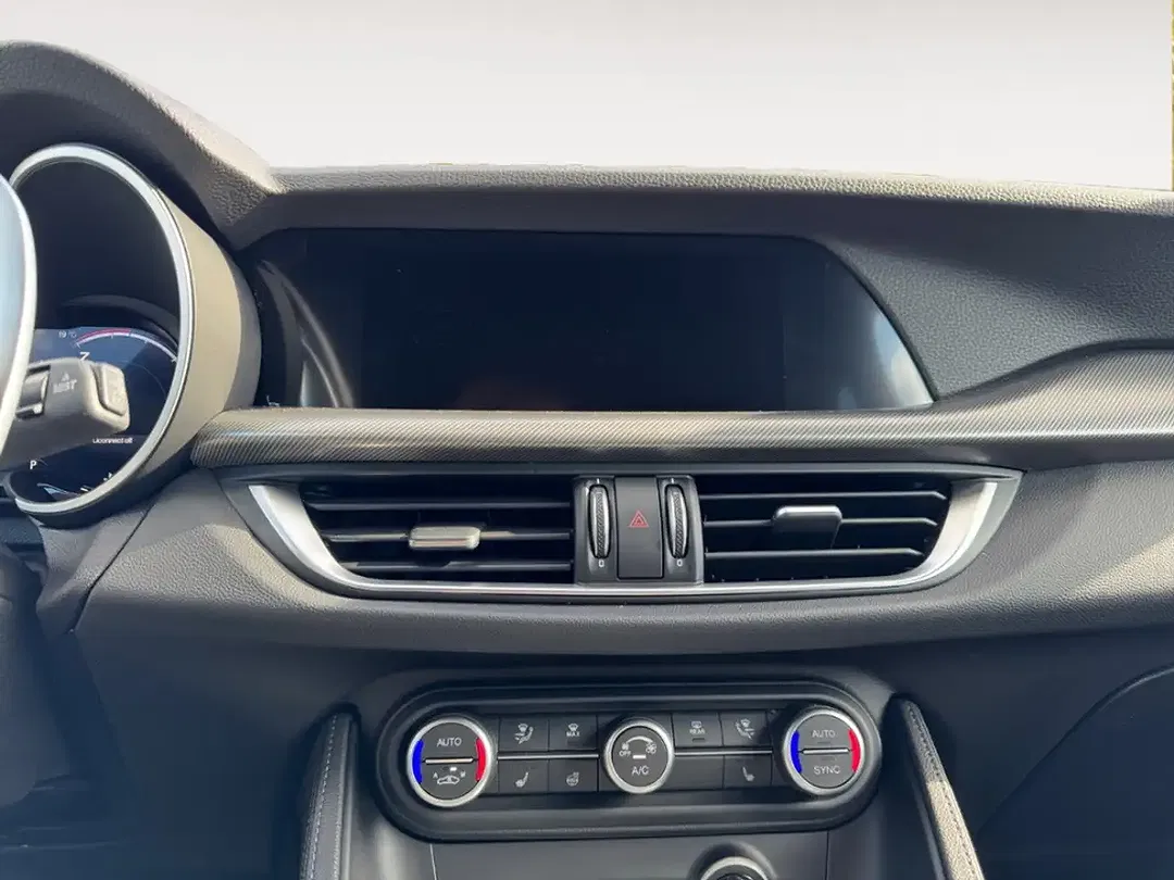 Alfa Romeo Stelvio - Thumbnail 5