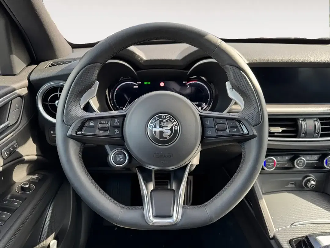 Alfa Romeo Stelvio - Thumbnail 8