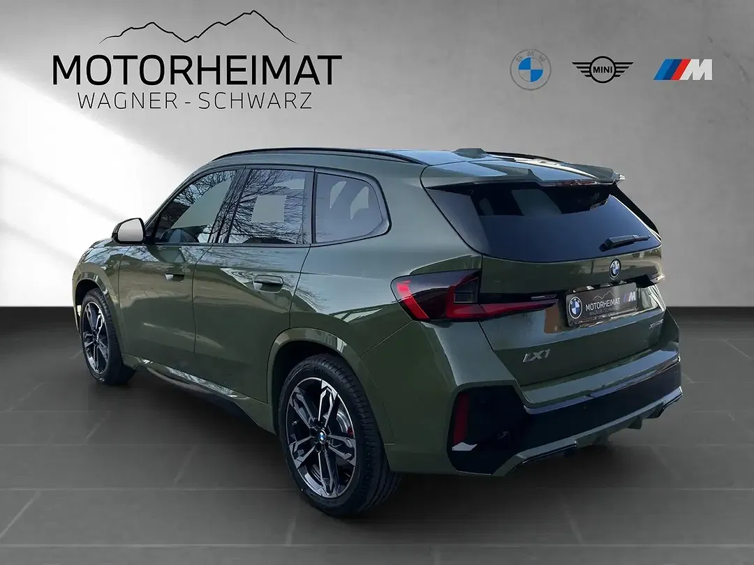 BMW iX1 - Thumbnail 4