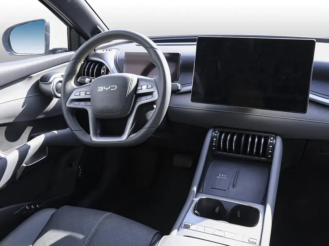 BYD Atto 3 - Thumbnail 6