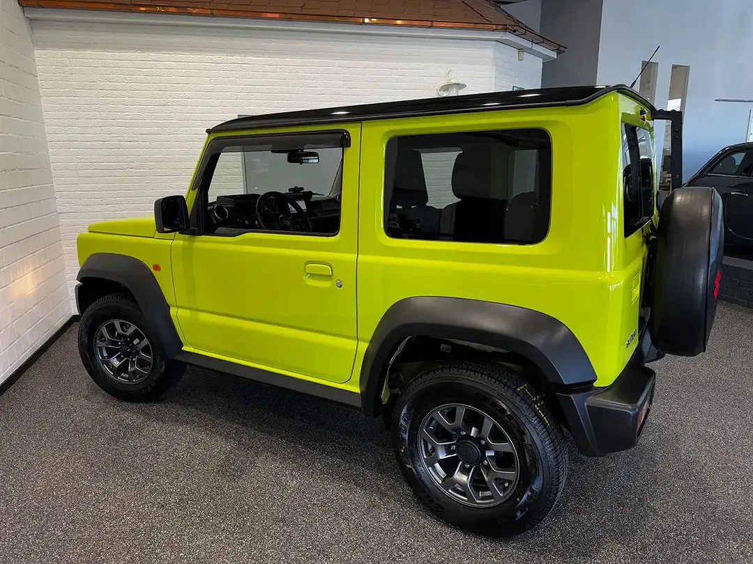 Suzuki Jimny - Thumbnail 5