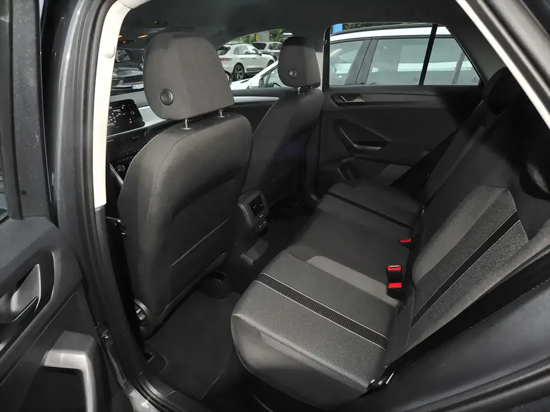 Volkswagen T-Roc - Thumbnail 10