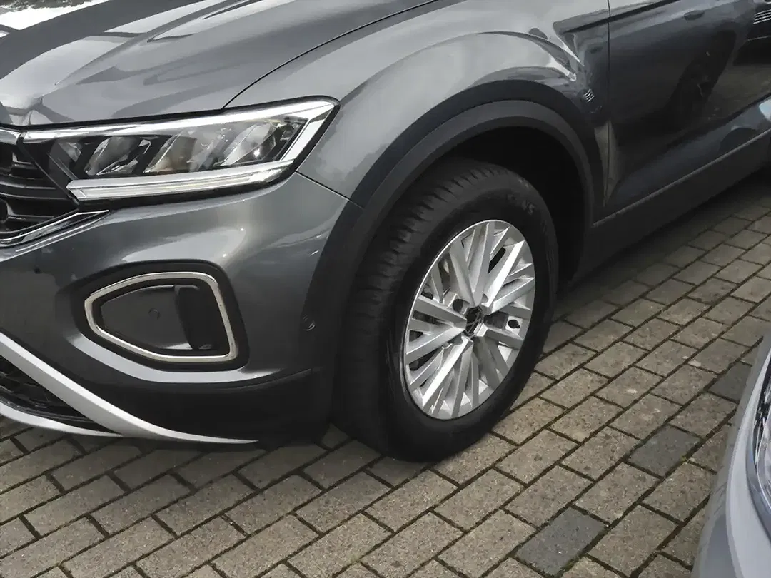 Volkswagen T-Roc - Thumbnail 5