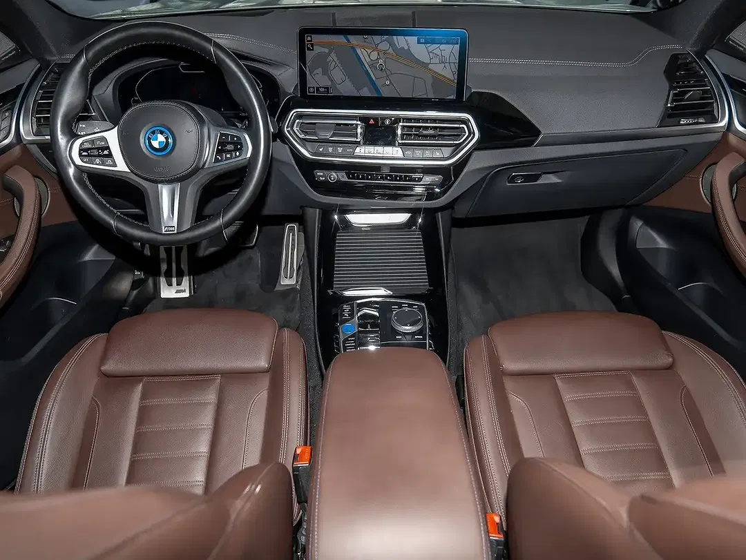 BMW iX3 - Thumbnail 3