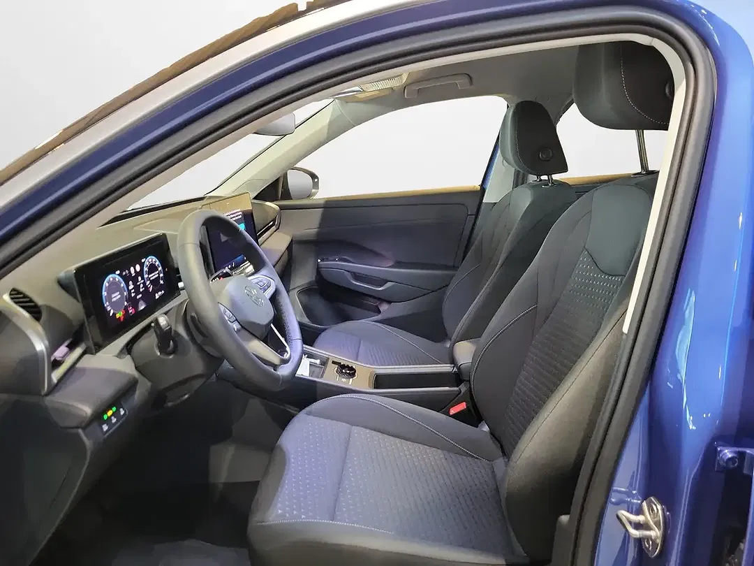 Volkswagen T-Roc - Thumbnail 6