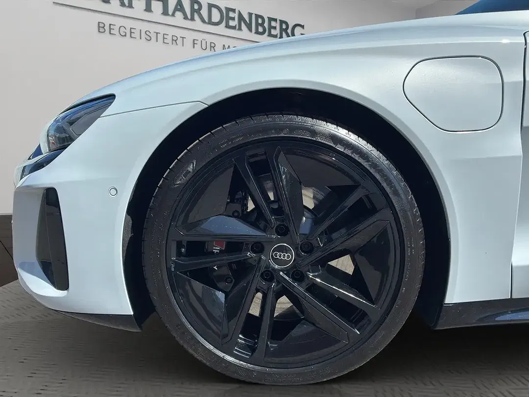 Audi e-tron GT - Thumbnail 3