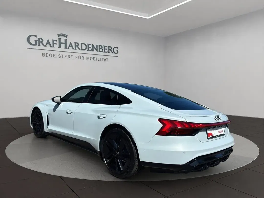 Audi e-tron GT - Thumbnail 4