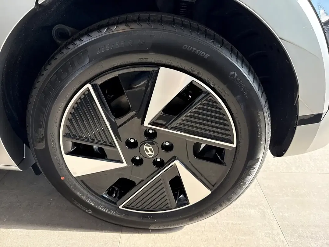 Hyundai IONIQ 5 - Thumbnail 5