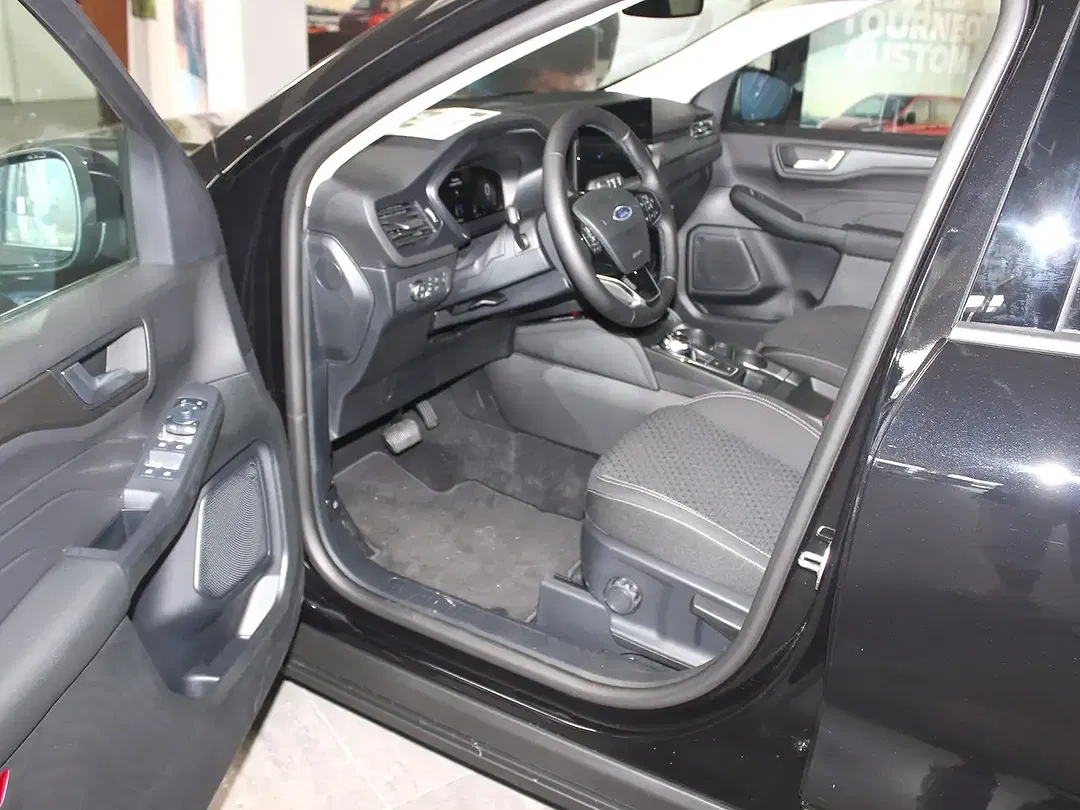 Ford Kuga - Thumbnail 3