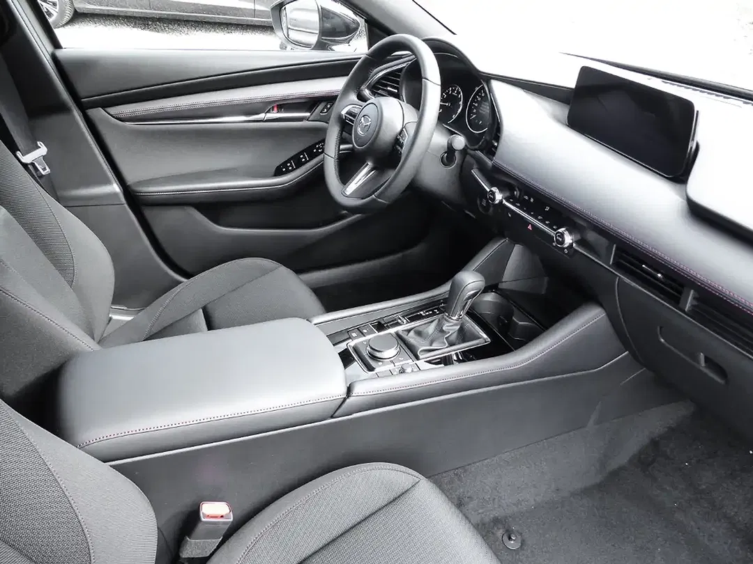 Mazda 3 - Thumbnail 4
