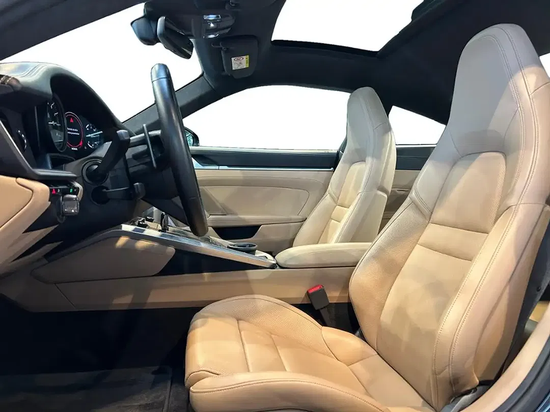 Porsche 911 - Thumbnail 8