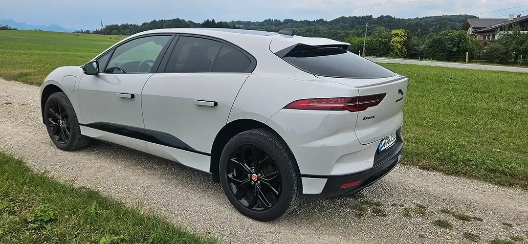 Jaguar I-Pace - Thumbnail 3