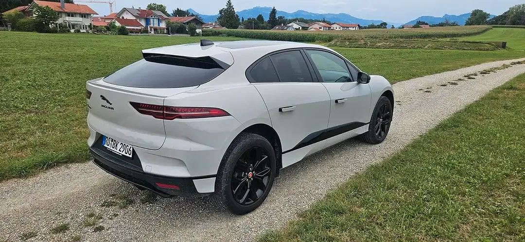 Jaguar I-Pace - Thumbnail 4