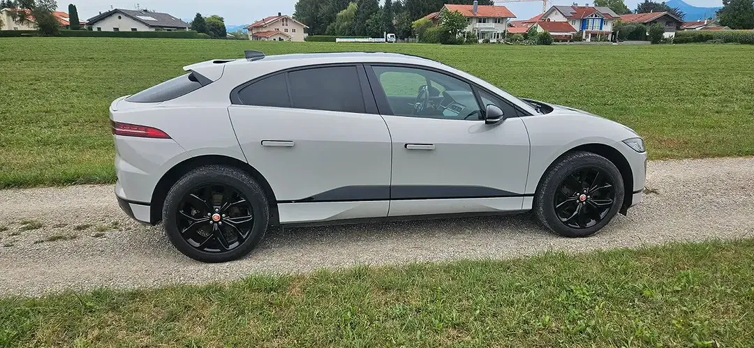 Jaguar I-Pace - Thumbnail 5
