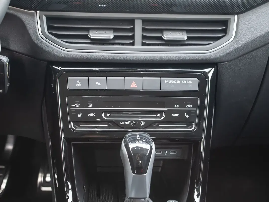Volkswagen T-Cross - Thumbnail 11