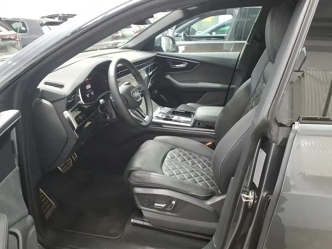 Audi SQ8 - Thumbnail 9