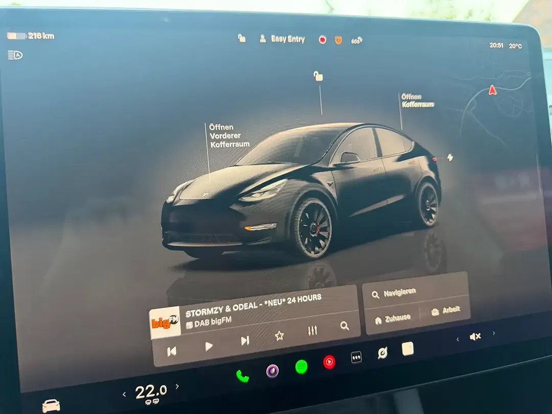Tesla Model Y - Thumbnail 15