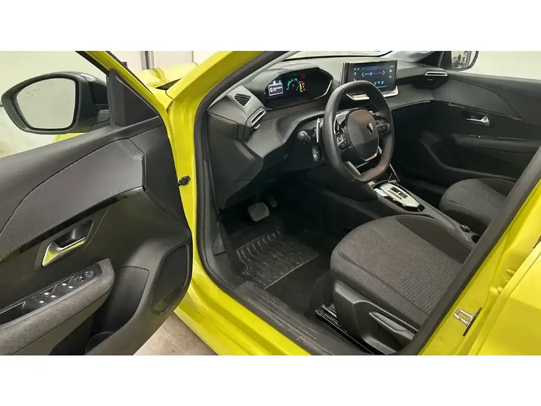 Peugeot 208 - Thumbnail 5