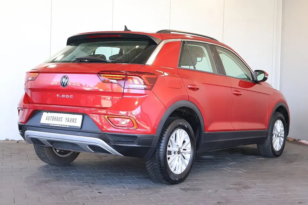 Volkswagen T-Roc - Thumbnail 4