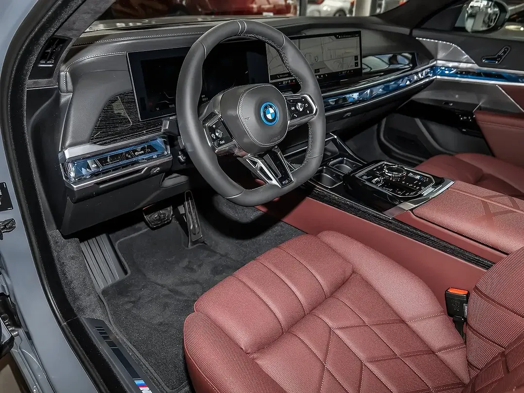 BMW i7 - Thumbnail 5