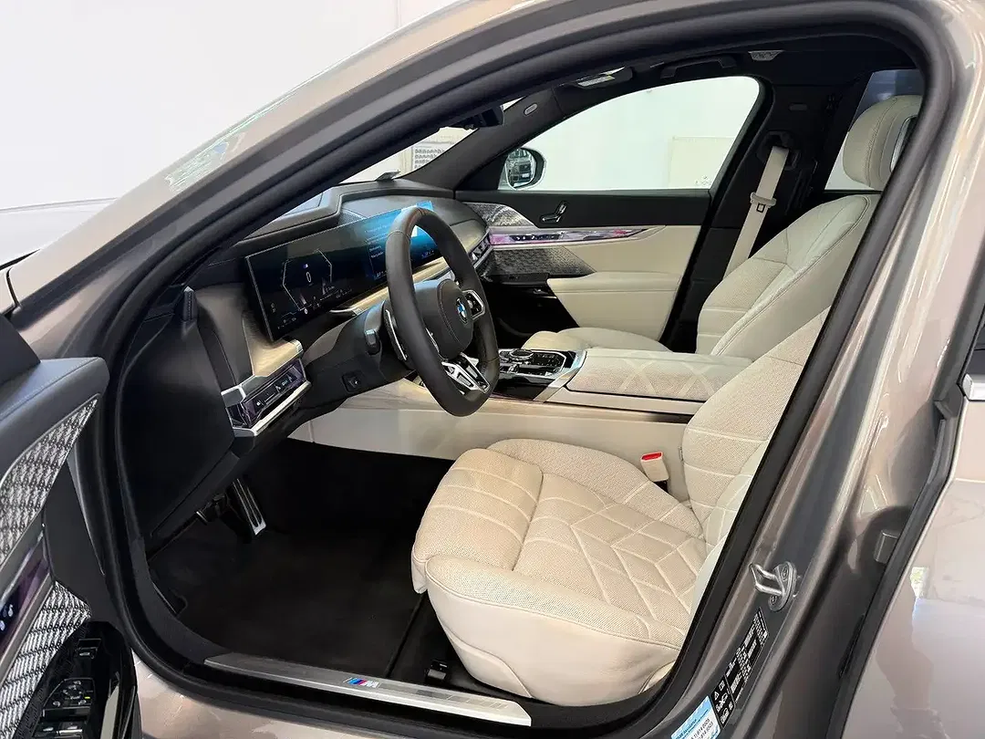 BMW 740 - Thumbnail 14