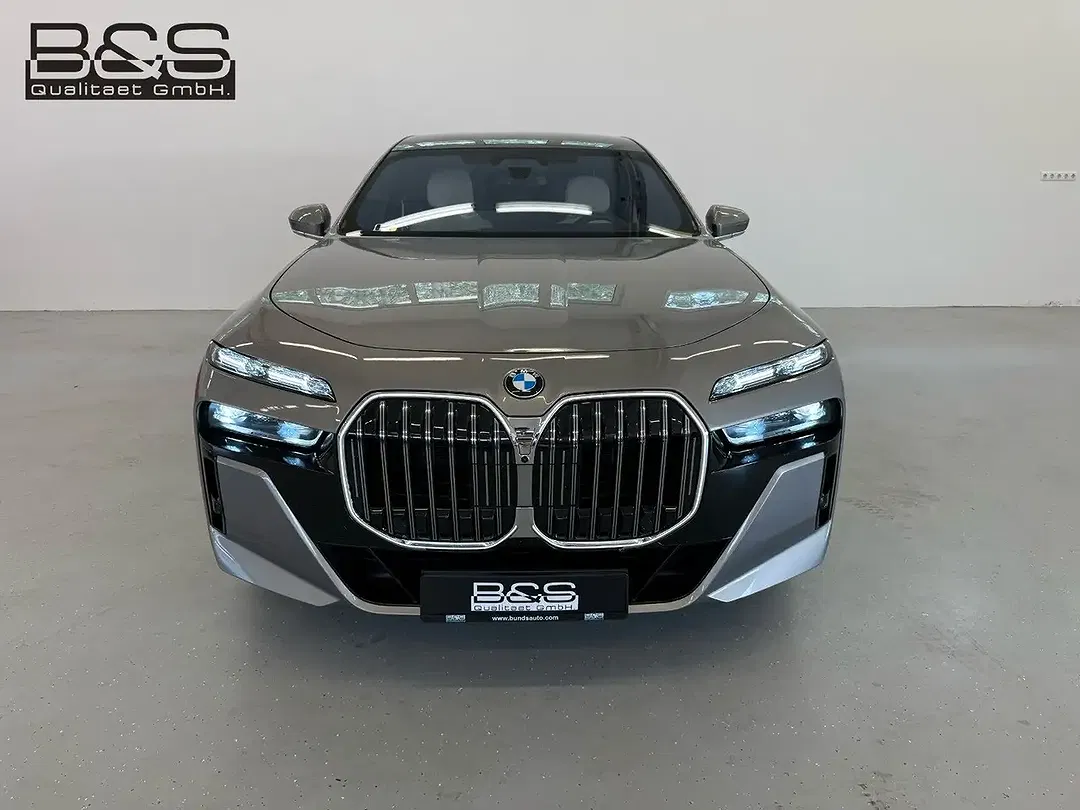 BMW 740 - Thumbnail 3
