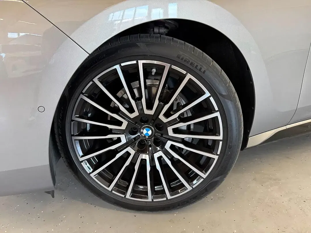BMW 740 - Thumbnail 9