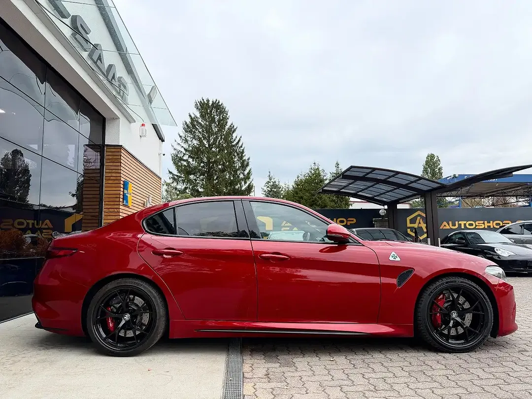 Alfa Romeo Giulia - Thumbnail 12