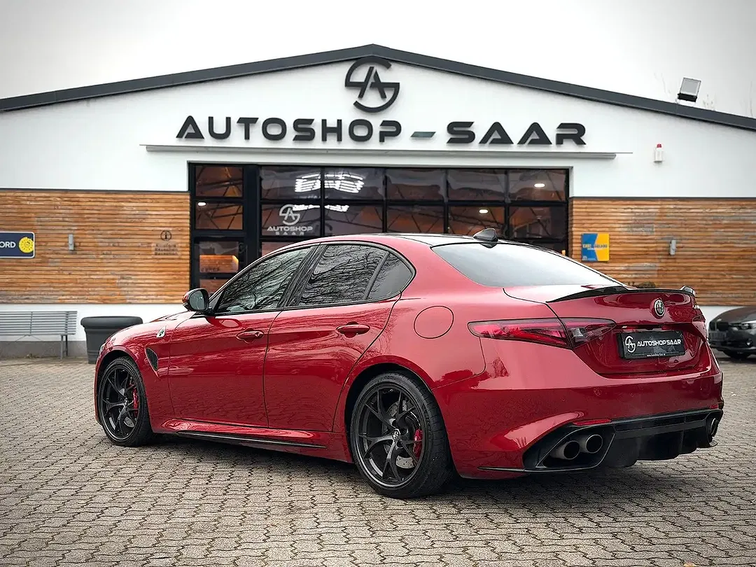 Alfa Romeo Giulia - Thumbnail 4