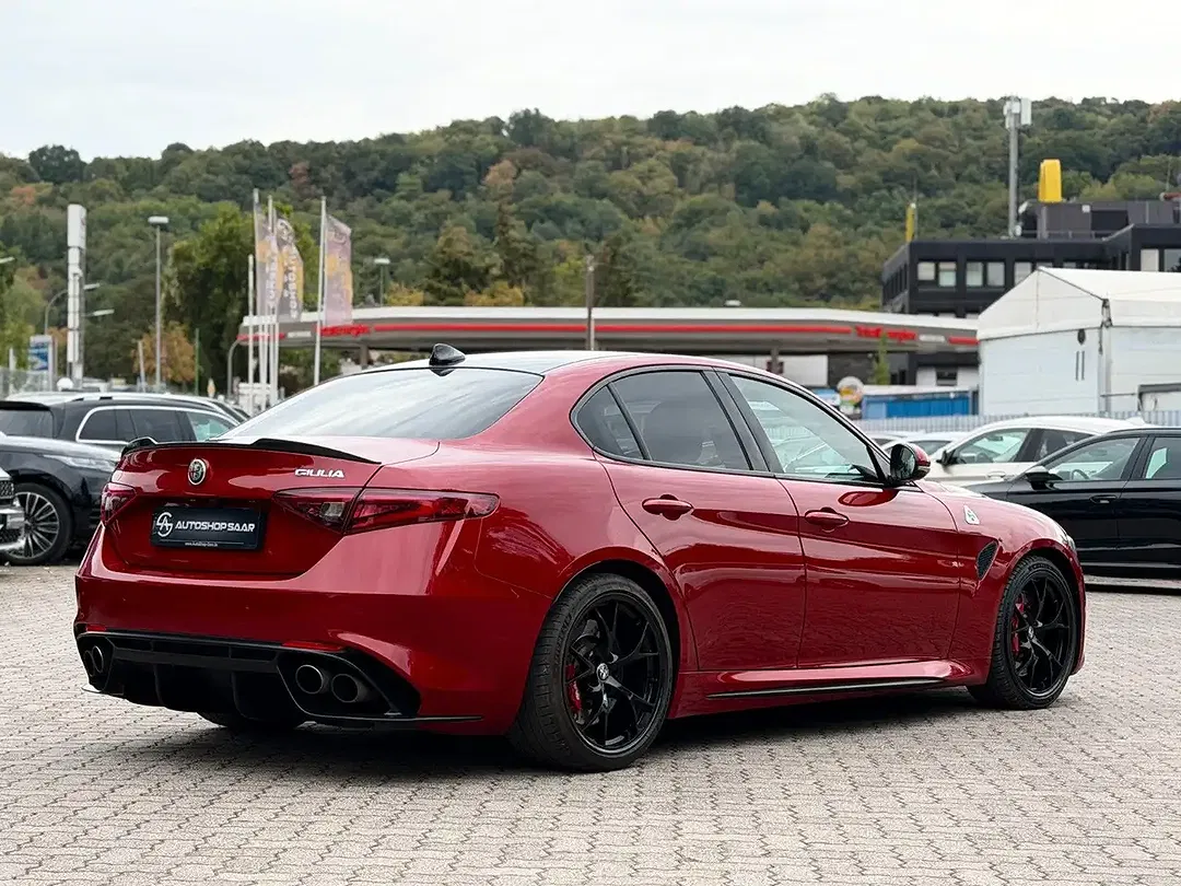Alfa Romeo Giulia - Thumbnail 7