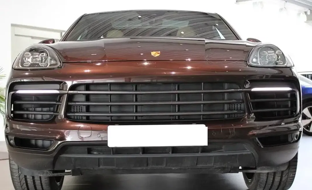 Porsche Cayenne - Thumbnail 3