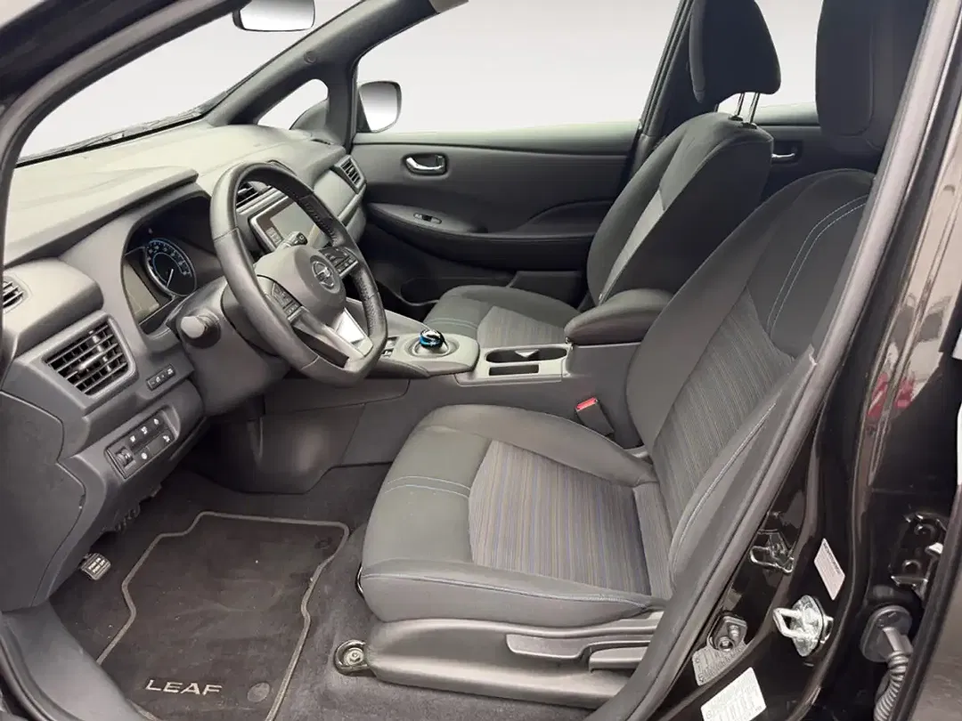 Nissan Leaf - Thumbnail 11