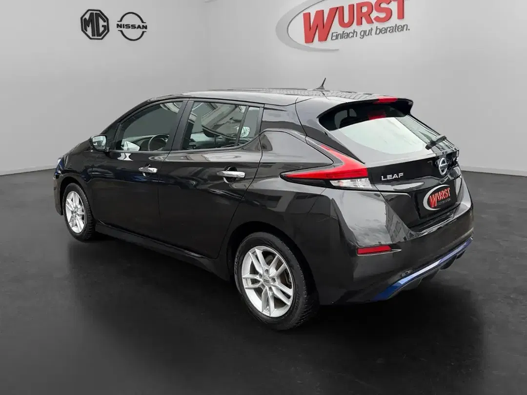 Nissan Leaf - Thumbnail 3