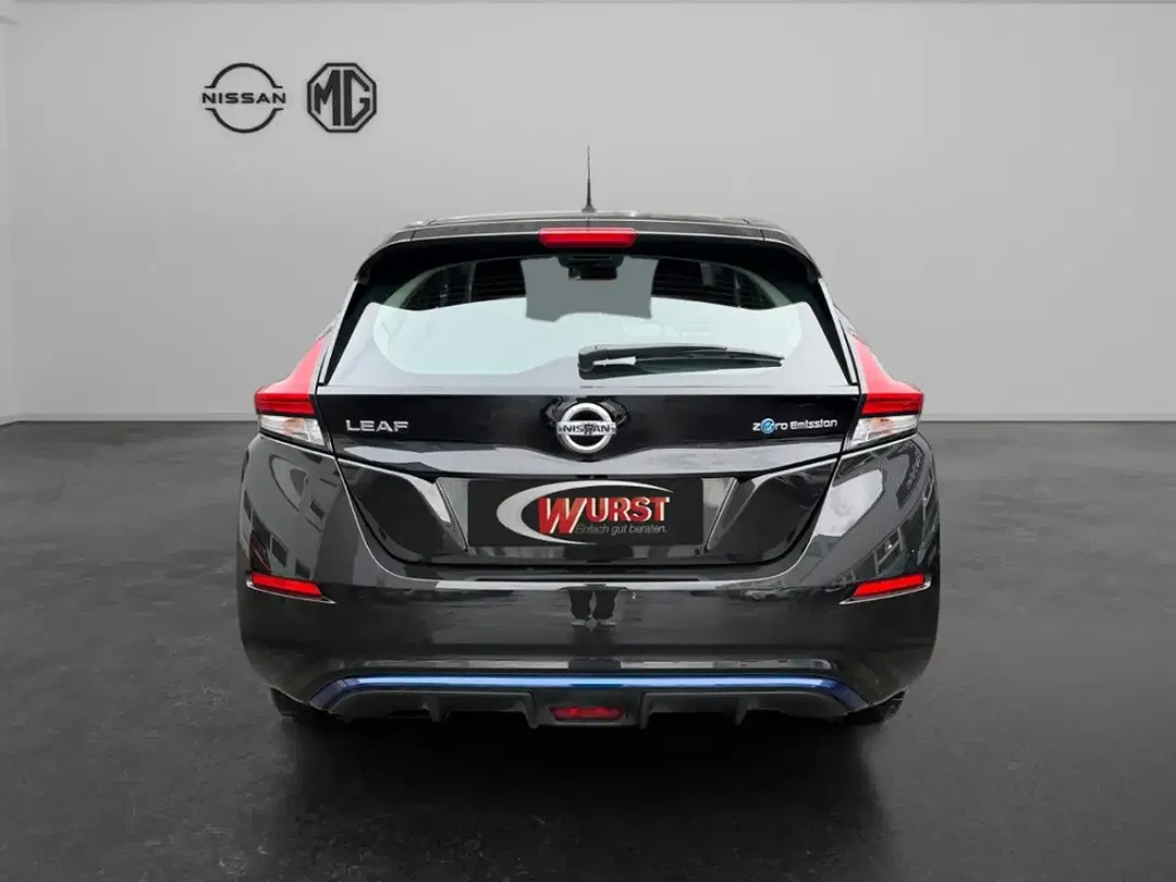 Nissan Leaf - Thumbnail 4