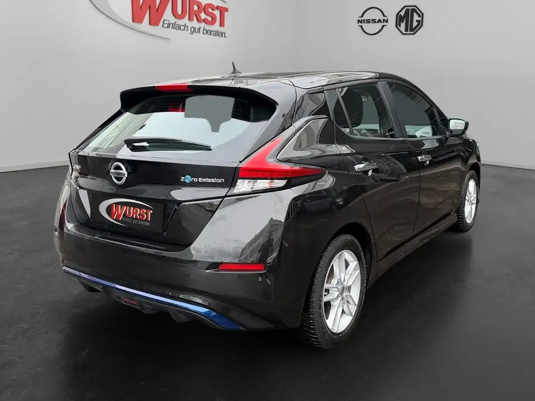 Nissan Leaf - Thumbnail 5